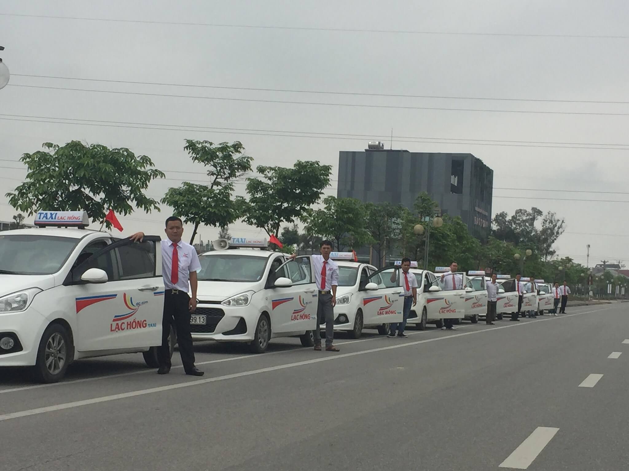 Lạc hồng Taxi đồng hành cùng khách trên mọi hành trình