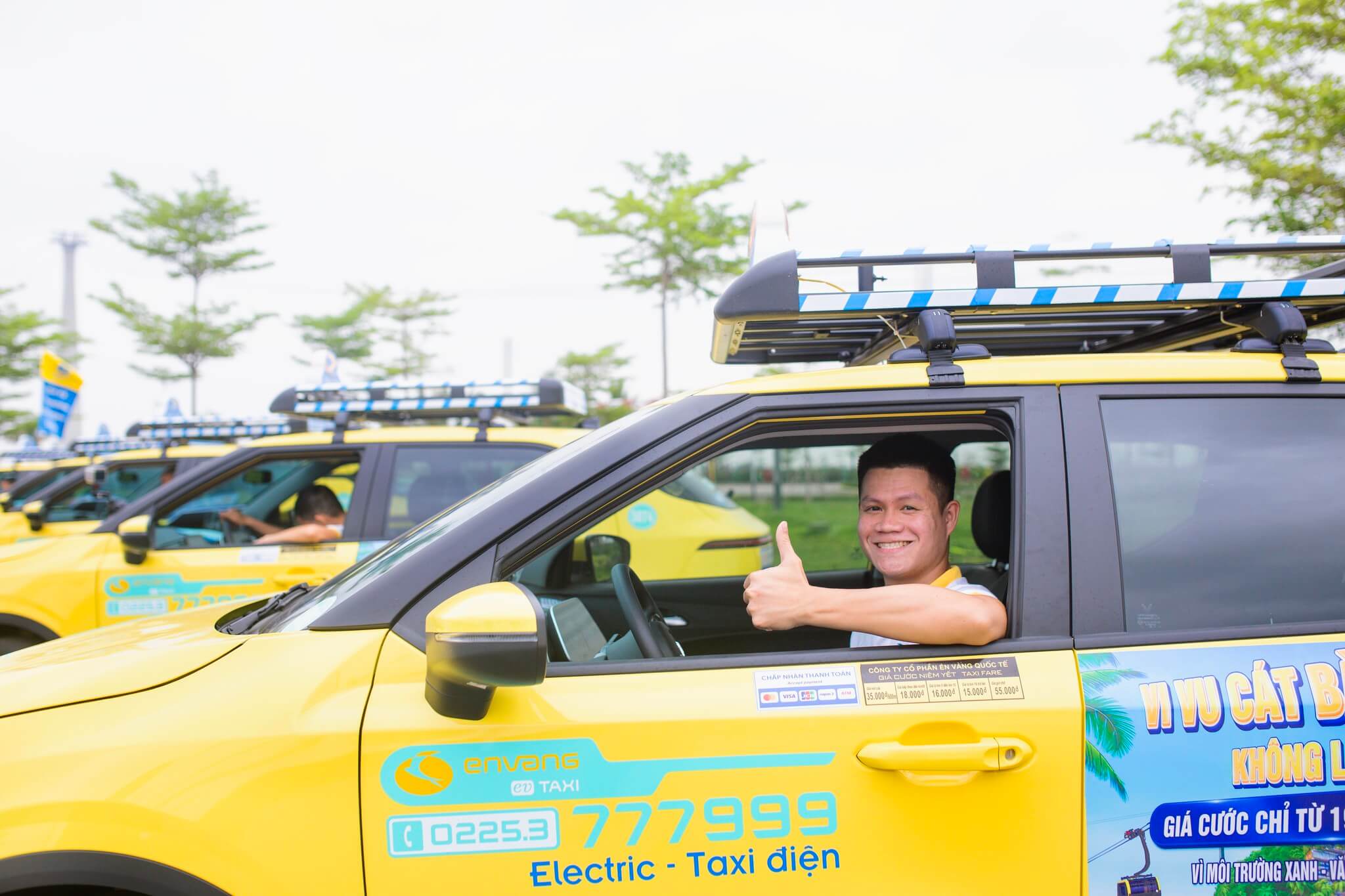 Taxi Én vàng thân thiện chuyên nghiệp sẵn sàng phục vụ bạn