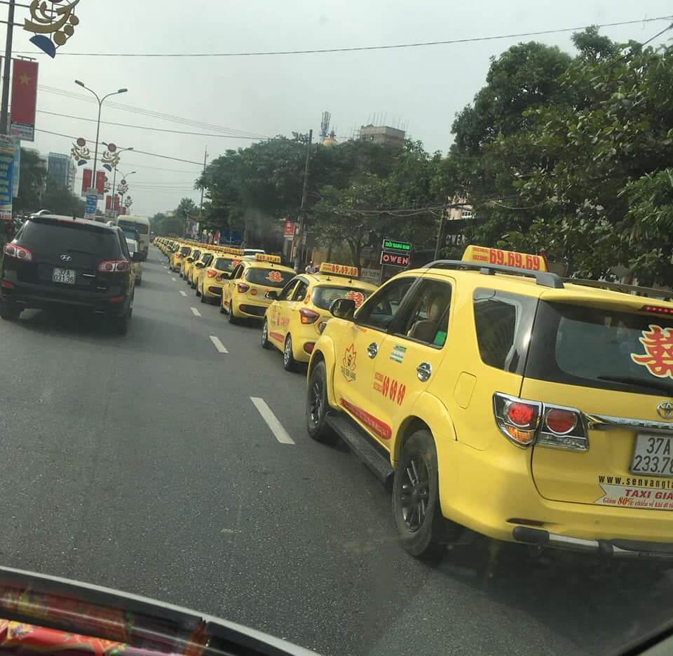 Taxi Sen Vàng đồng hành cùng khách trên mọi hành trình