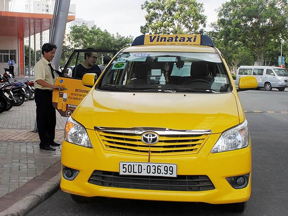 Vina Taxi luôn sẵn sàng phục vụ khách