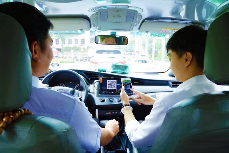 Khách hàng có thể thanh toán theo nhiều hình thức khi đi xe Taxi Kinh Môn 