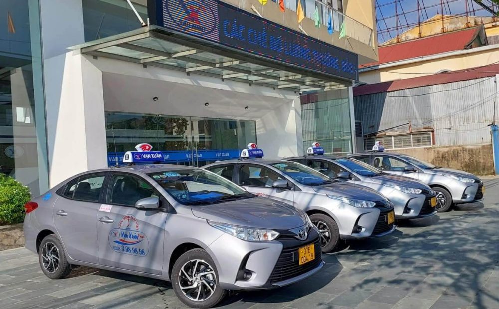 dịch vụ taxi Vạn Xuân luôn đồng hành cùng khách hàng