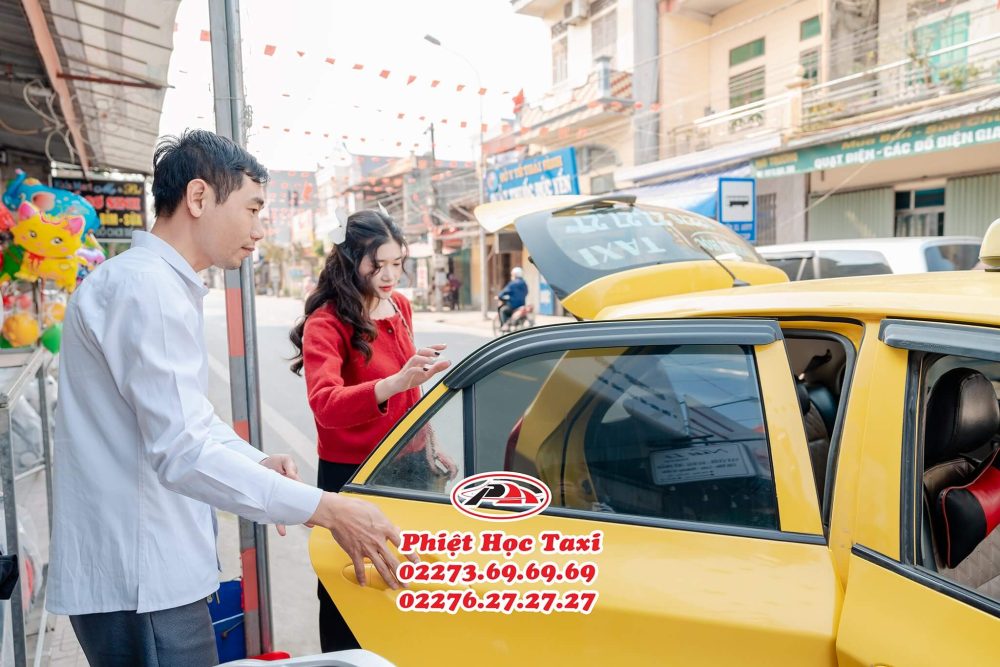 Phiệt Học Taxi đồng hành cùng khách trên mọi hành trình