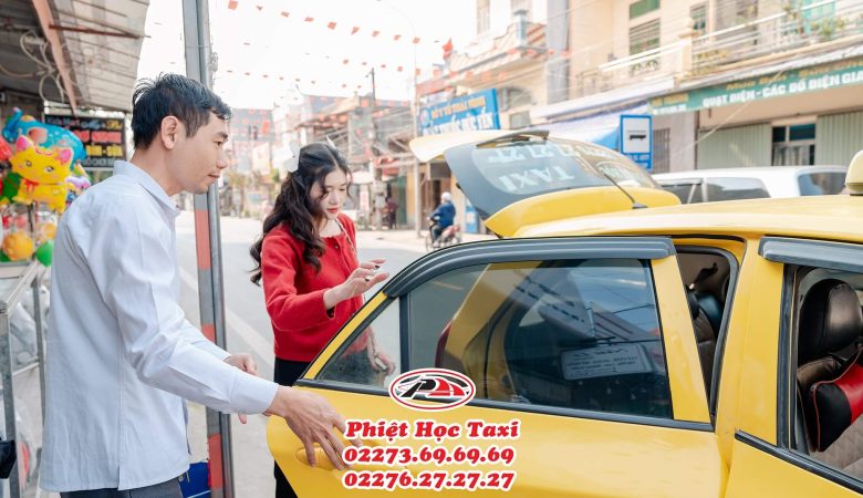 Phiệt Học Taxi đồng hành cùng khách trên mọi hành trình