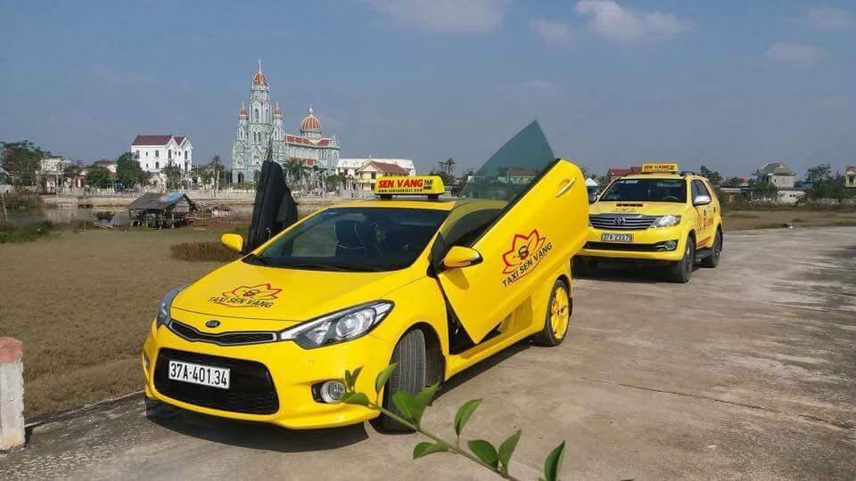 Xe taxi Sen Vàng